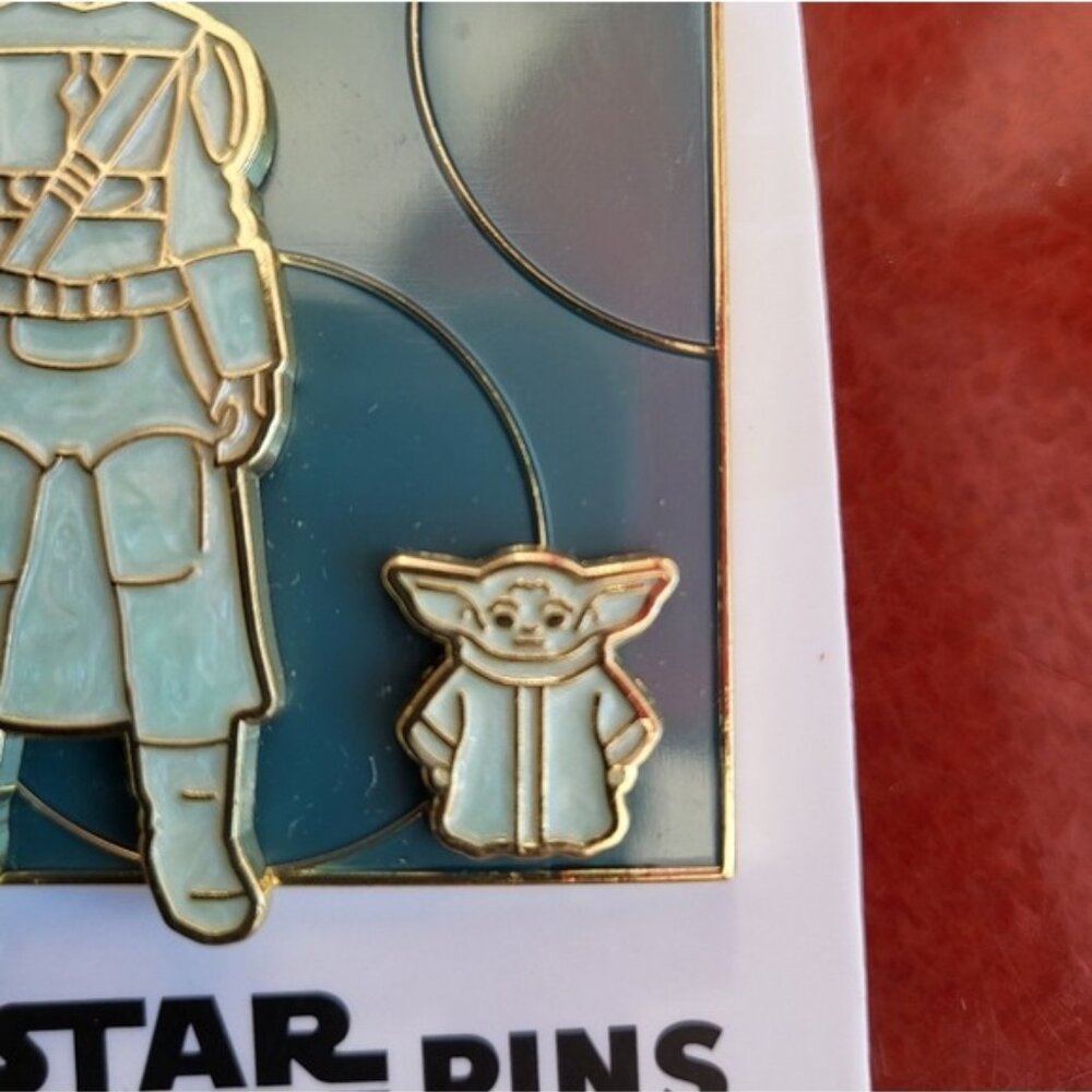 Disney Parks Star Wars Din Djarin and Grogu: The Mandalorian Limited 122025 - Picture 2 of 3